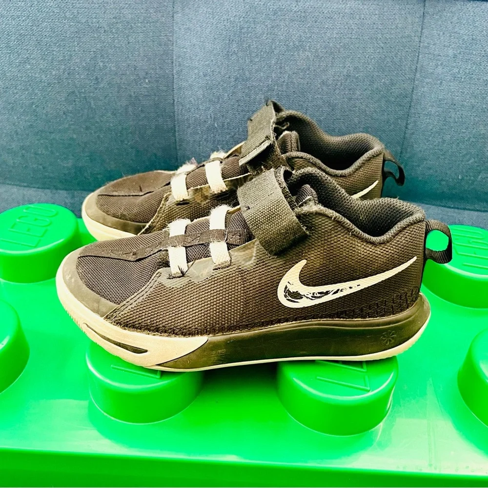 NIKE Kids Basketball Casual Sports Sneakers Shoes Boy Black White size 2Y